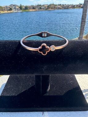Rose Gold Clover Bangle Bracelet with Zirconia Accent